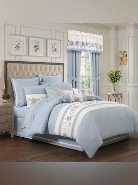J. Queen New York Garden Bloom Comforter Set - Queen NWT